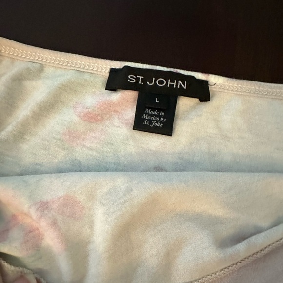 ST. JOHN
Brush-Stroke Floral Stretch Top (T1) - Picture 9 of 9